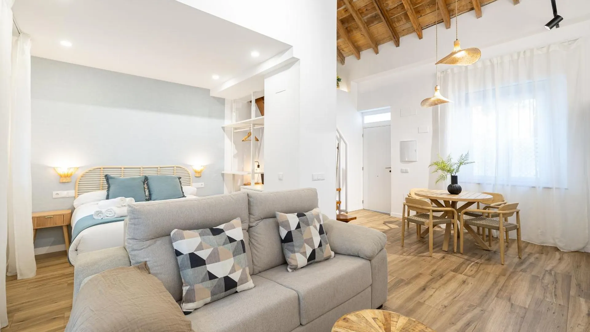 Modern Duplex Courtyard -2Bedrooms 2Baths Malaga Apartament