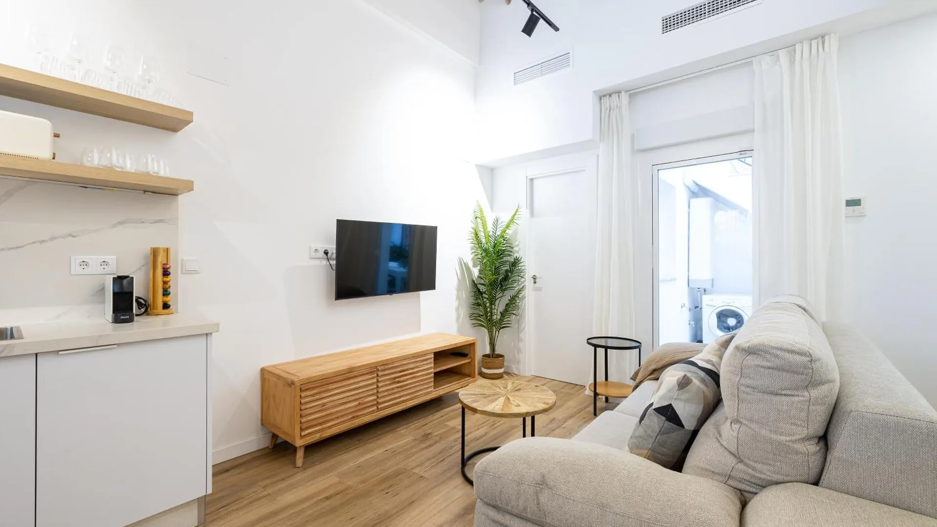 Modern Duplex Courtyard -2Bedrooms 2Baths Μάλαγα
